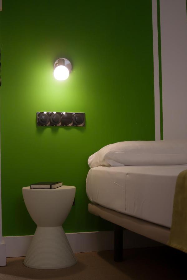 Hostal Santa Ana Colors マドリード エクステリア 写真