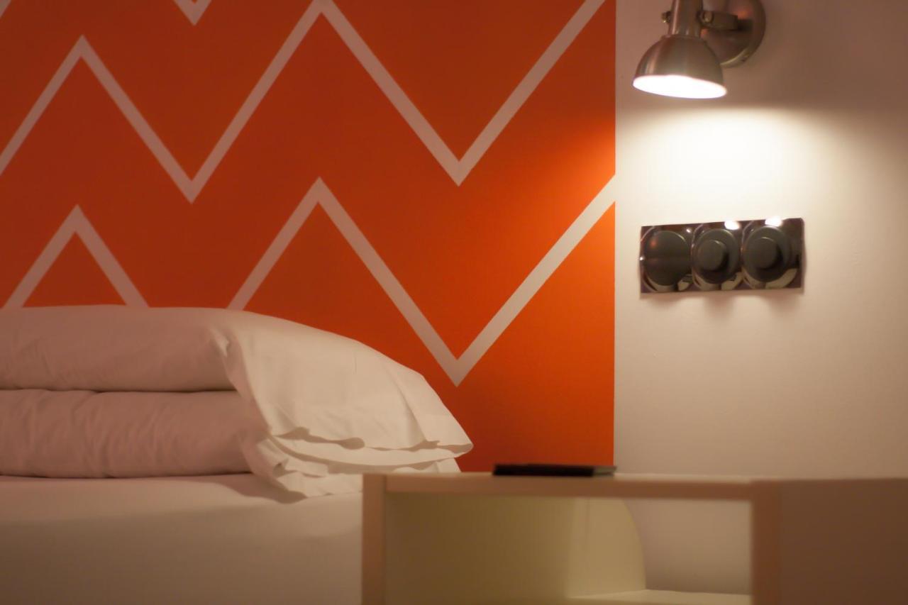 Hostal Santa Ana Colors マドリード エクステリア 写真