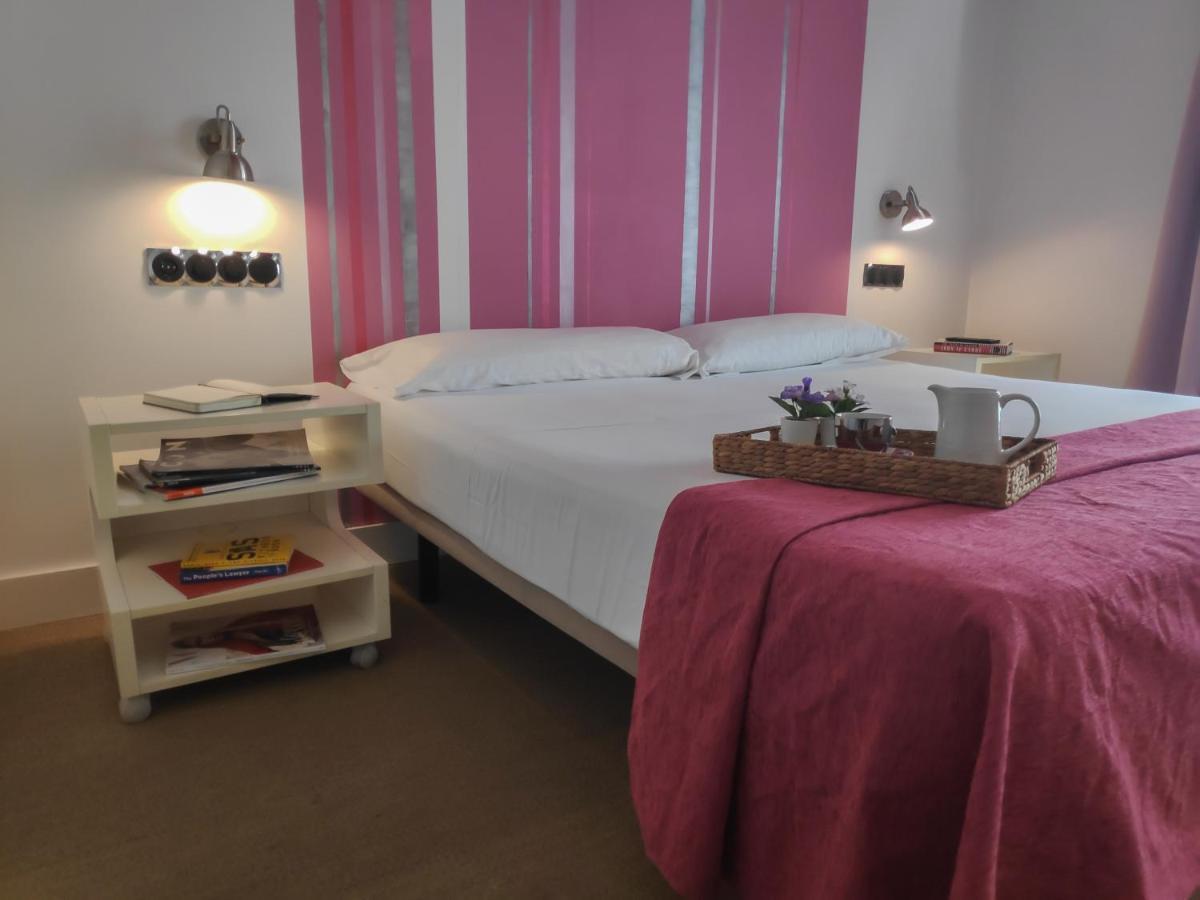 Hostal Santa Ana Colors マドリード エクステリア 写真