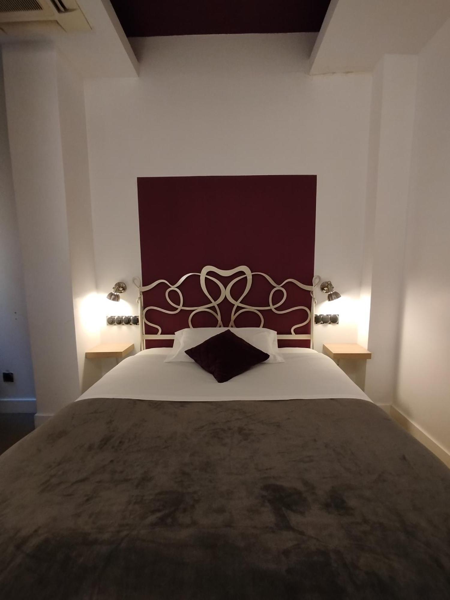 Hostal Santa Ana Colors マドリード エクステリア 写真