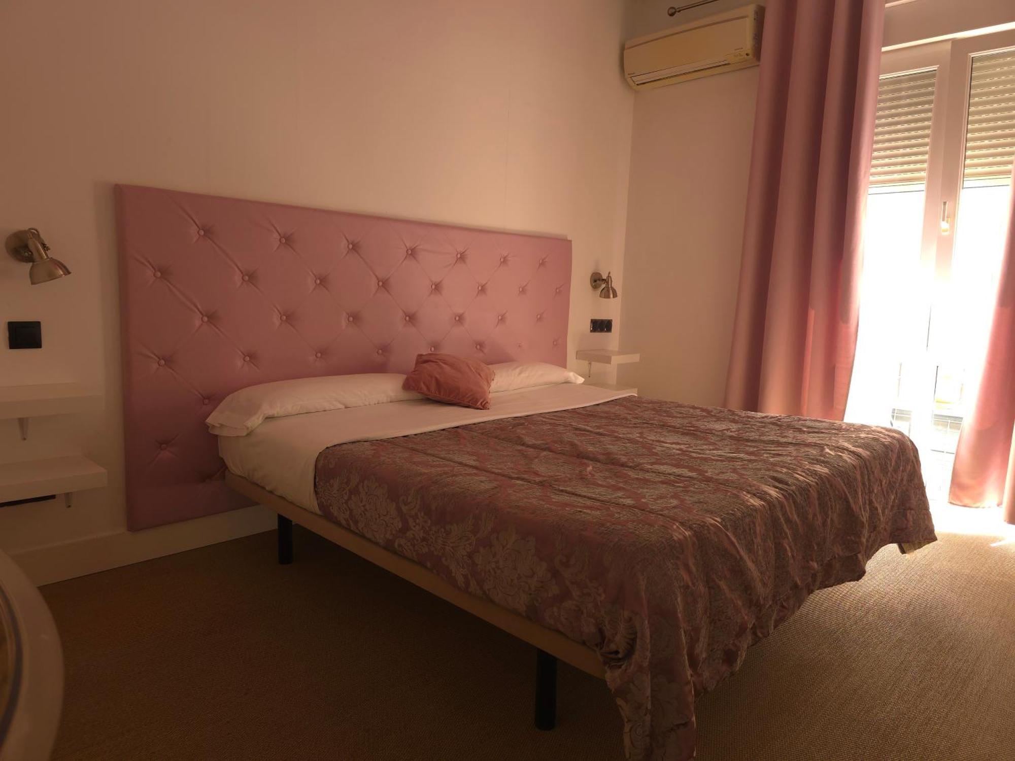 Hostal Santa Ana Colors マドリード エクステリア 写真