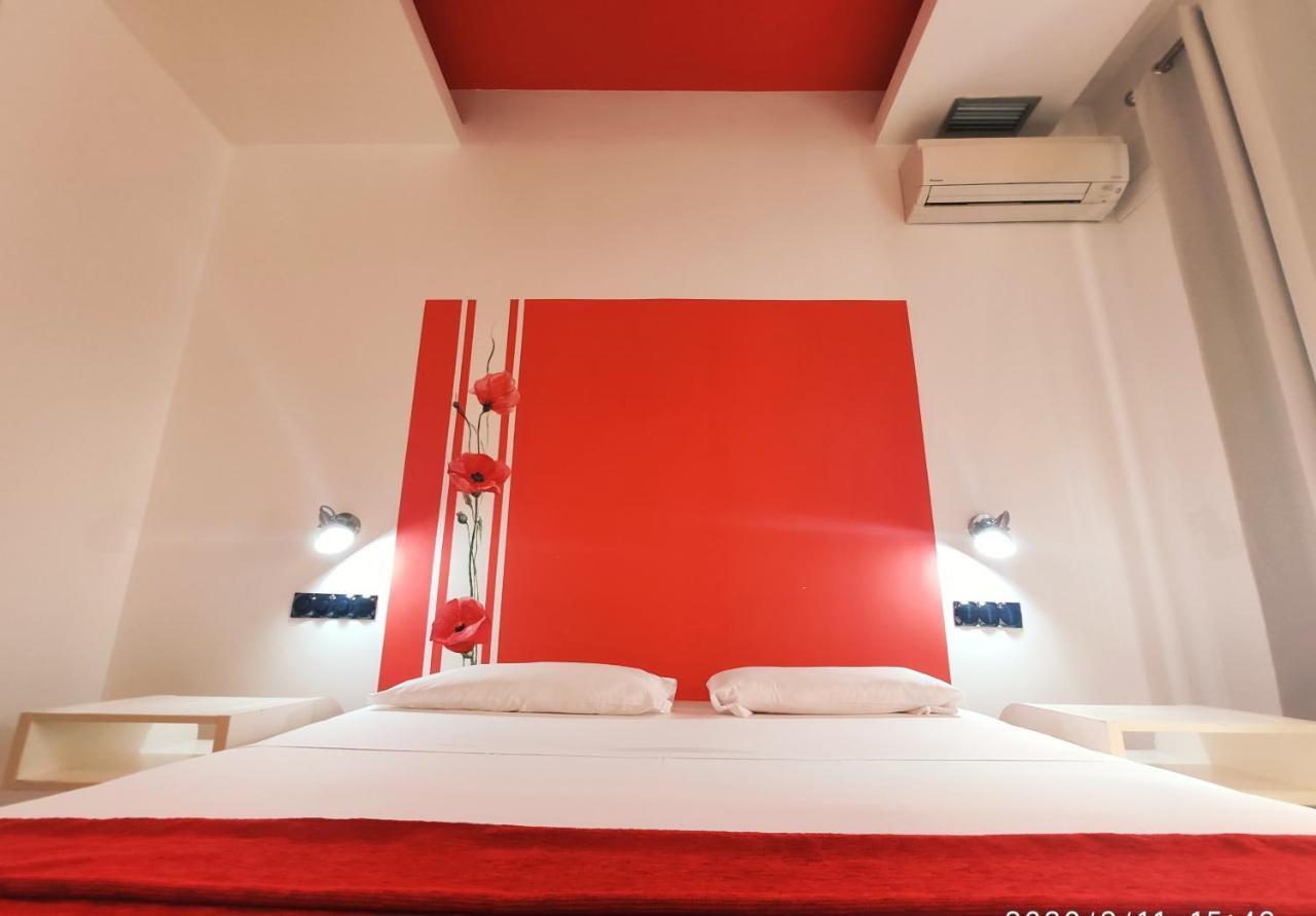 Hostal Santa Ana Colors マドリード エクステリア 写真