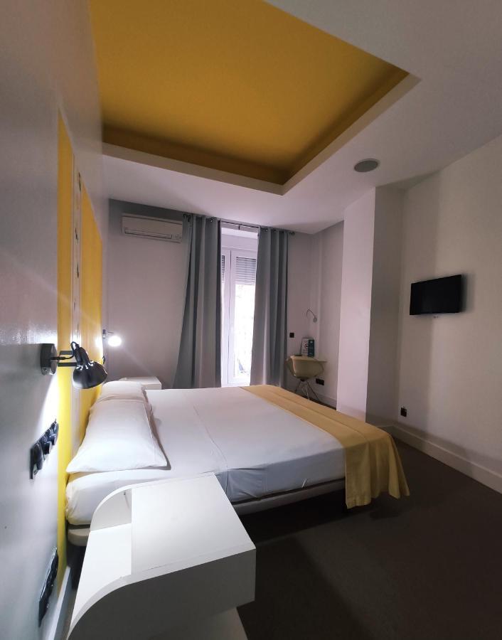 Hostal Santa Ana Colors マドリード エクステリア 写真